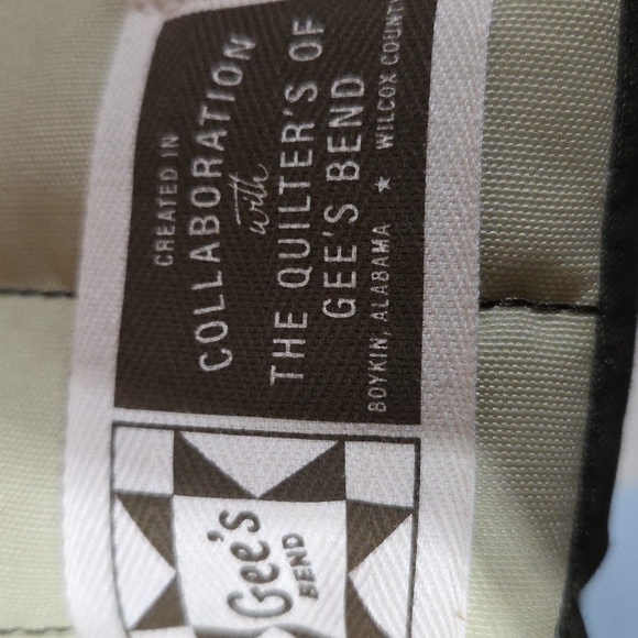 Stylish Green Quilted Women's Bag With Accessory Bag (2 Pc.) - Picture 7 of 7